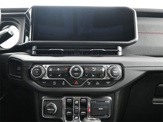 Used 2024 Jeep Wrangler Unlimited Rubicon w/ Capability Package image 14