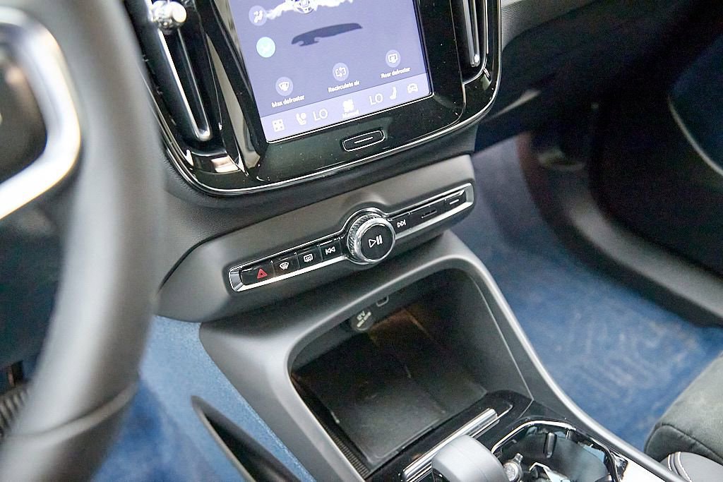 Certified 2023 Volvo C40 P8 Recharge Ultimate image 16