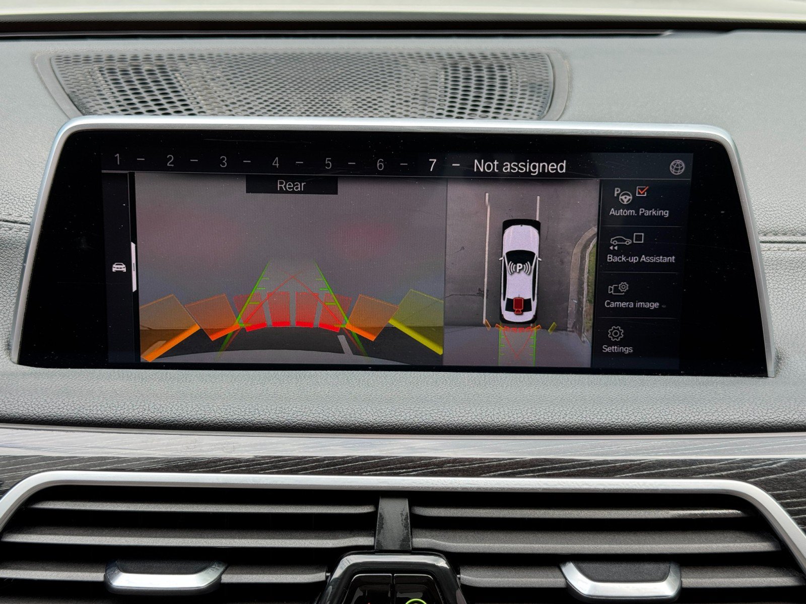 Used 2022 BMW 740i w/ M Sport Package RWD image 32
