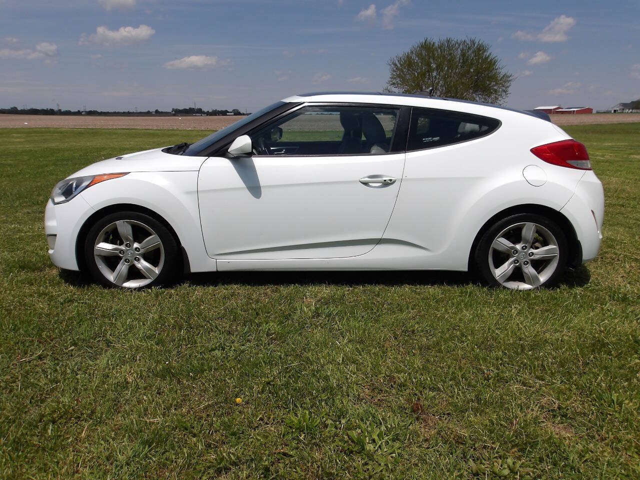 Used 2013 Hyundai Veloster w/ Tech Pkg FWD image 11