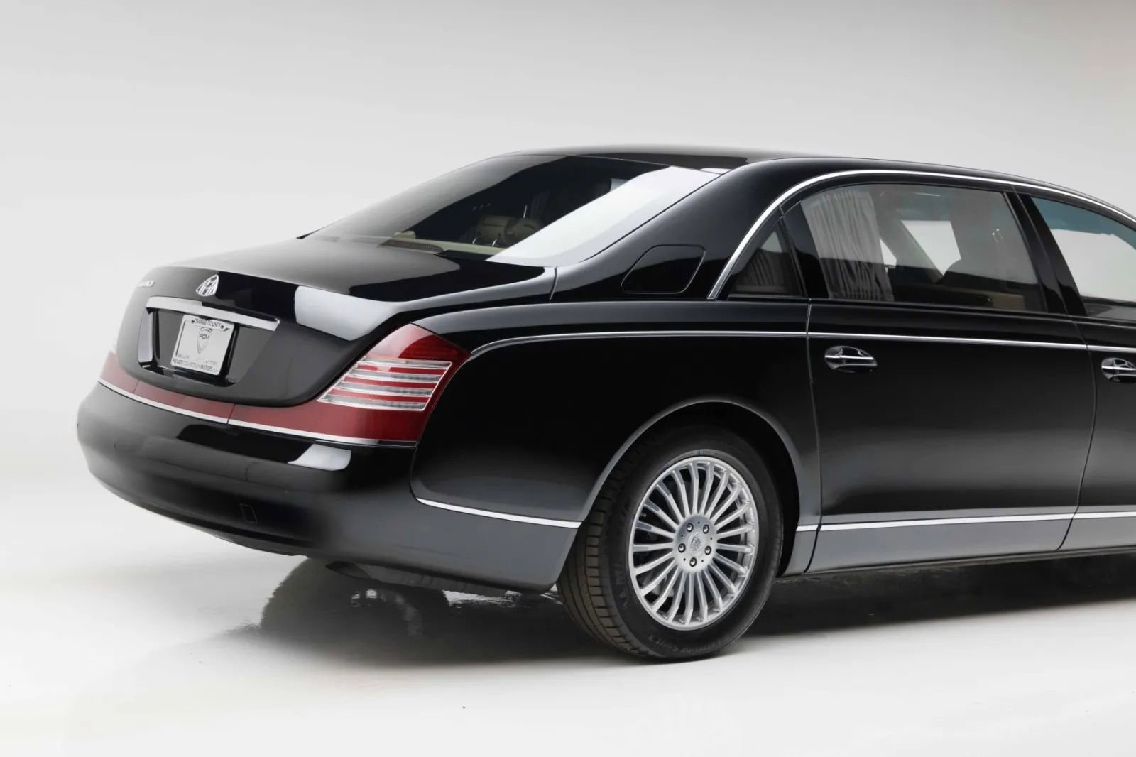 Used 2012 Maybach 62 RWD image 26