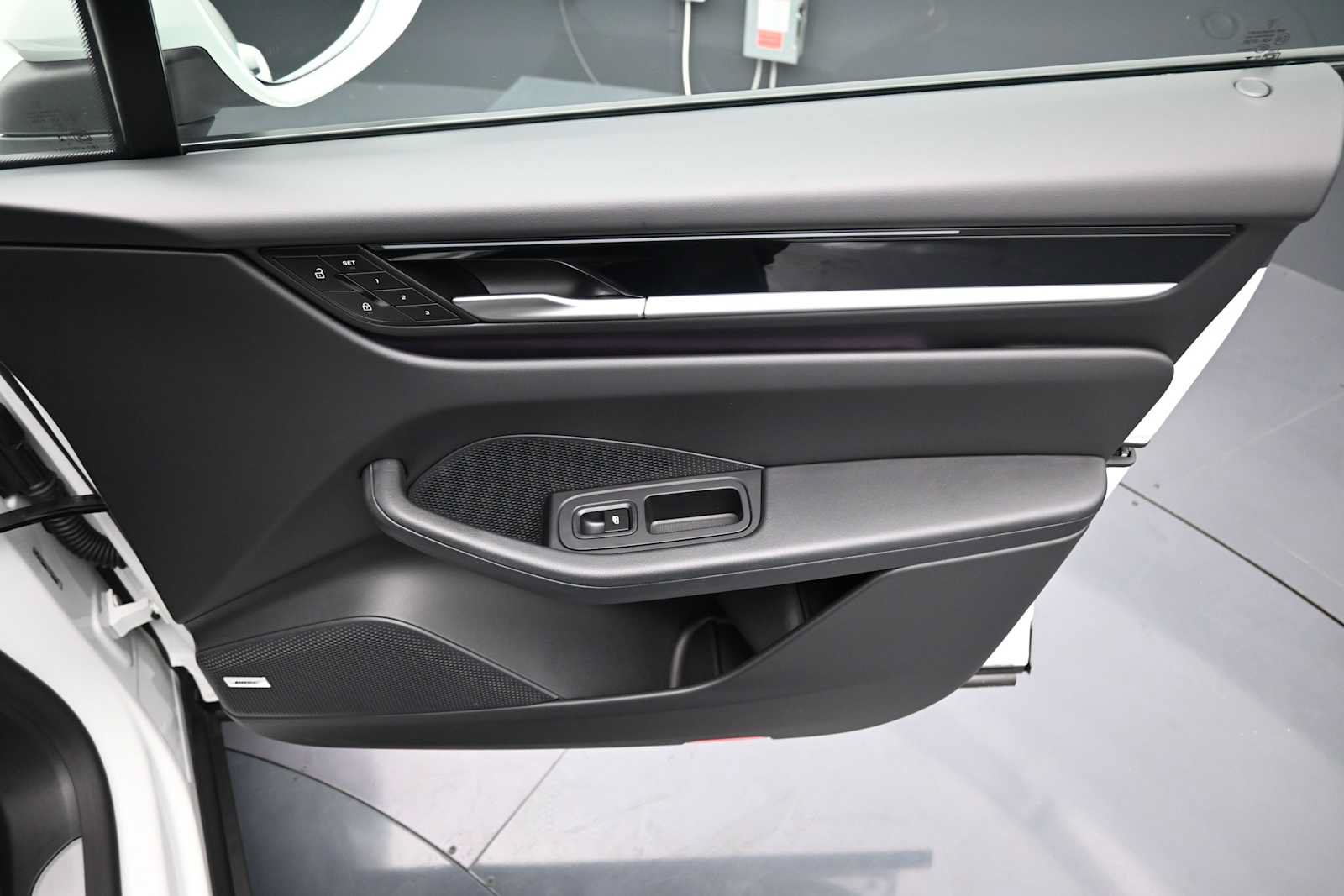 Certified 2025 Porsche Macan Electric RWD image 21