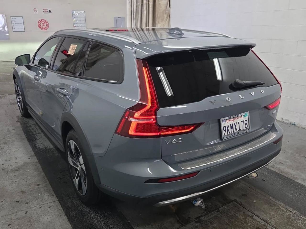 Used 2024 Volvo V60 B5 Cross Country Plus AWD/4WD image 2