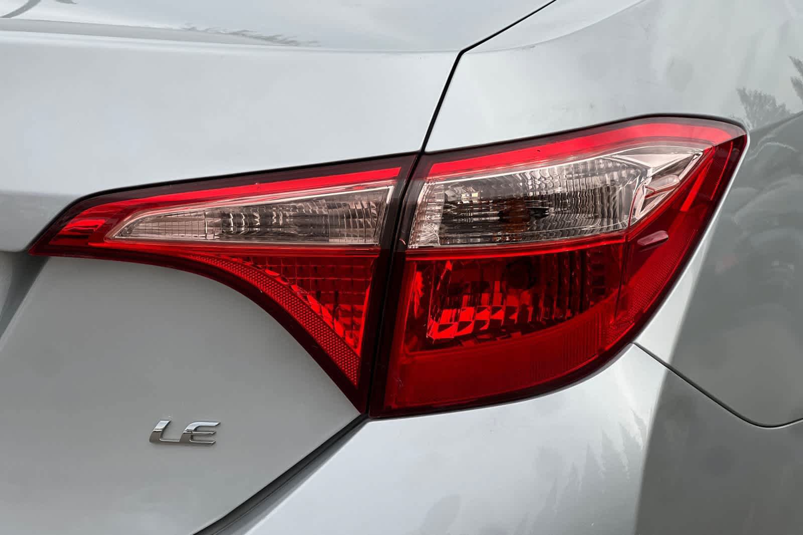 Used 2019 Toyota Corolla LE FWD image 31