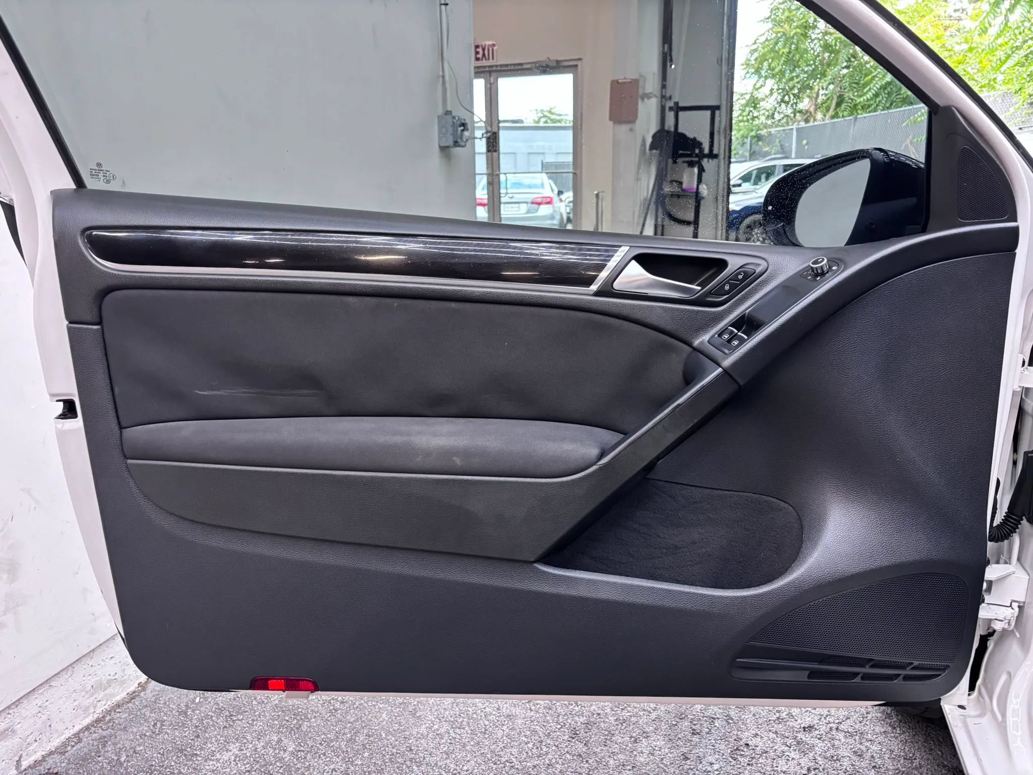 Used 2011 Volkswagen Golf 2-Door FWD image 19
