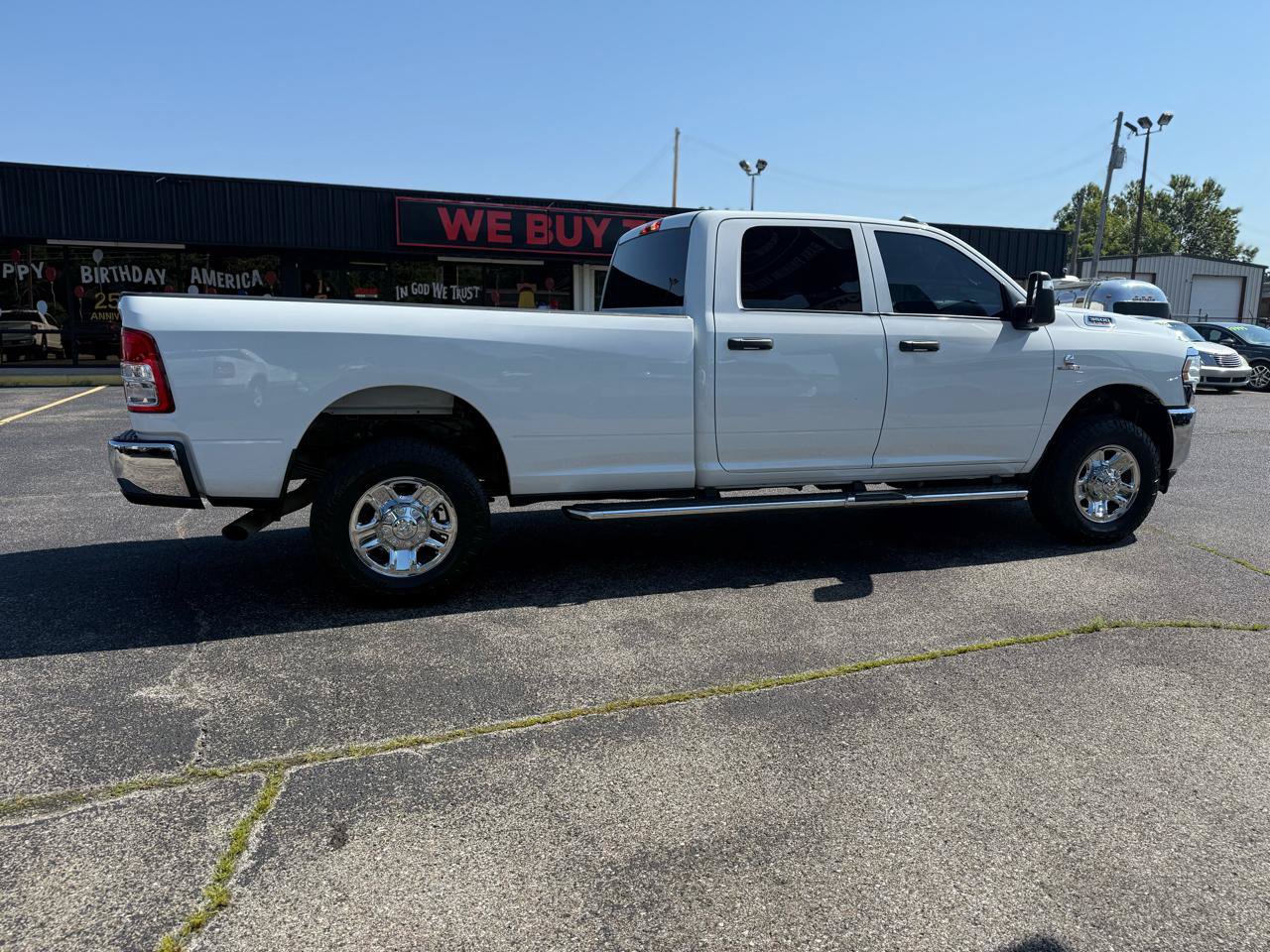 Used 2023 RAM 3500 Tradesman w/ Chrome Appearance Group AWD/4WD image 4