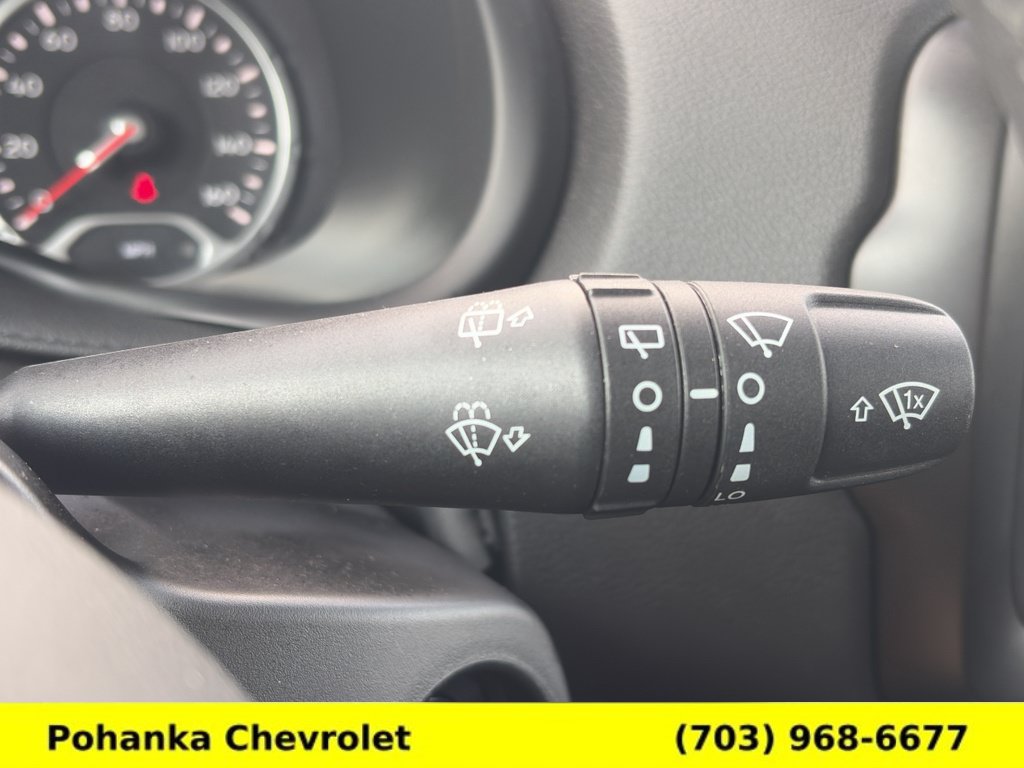 Used 2021 Jeep Renegade Latitude AWD/4WD image 11