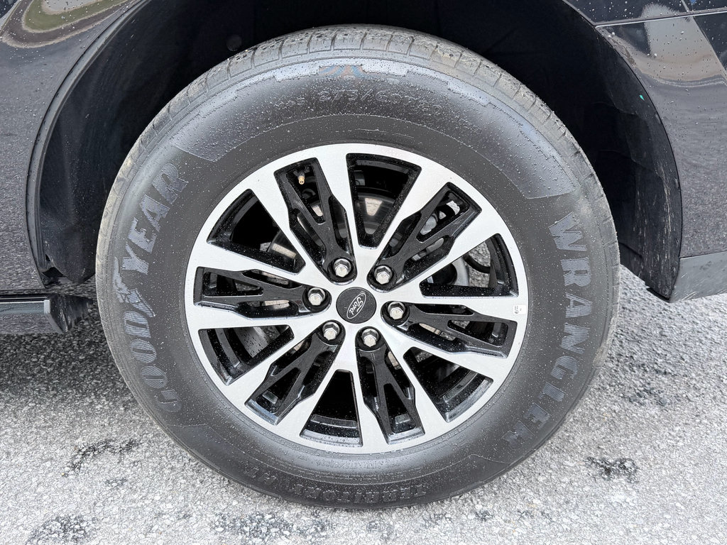 Used 2025 Ford Expedition Platinum AWD/4WD image 39