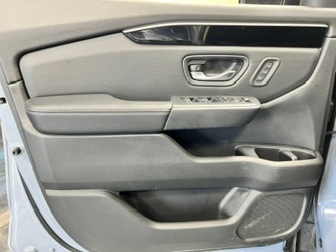 Used 2025 Honda Pilot Touring image 19