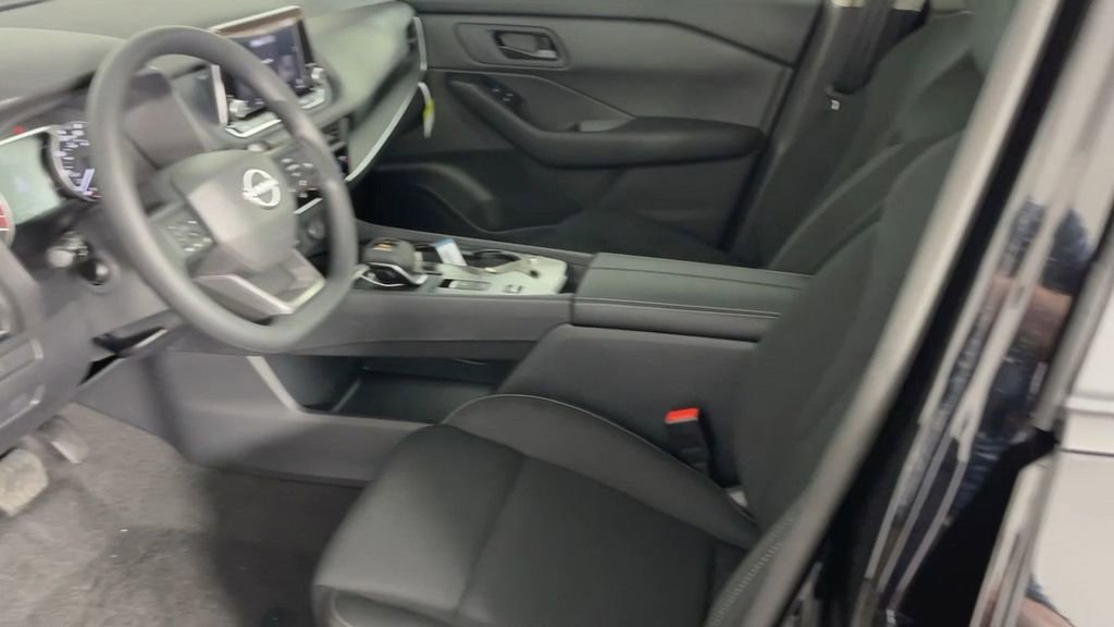 New 2025 Nissan Rogue S image 12