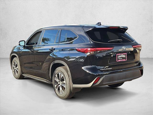 Used 2023 Toyota Highlander XLE w/ Protection Package #3 (TMS) AWD/4WD image 9