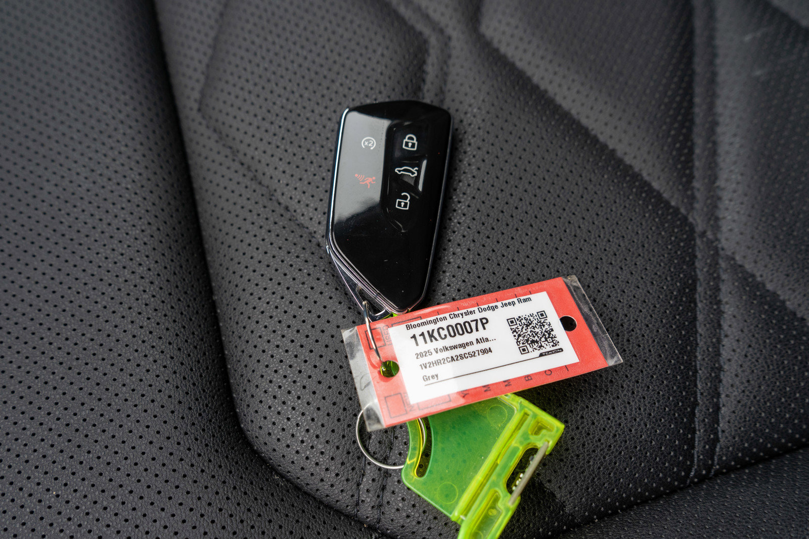 Used 2025 Volkswagen Atlas SE image 31