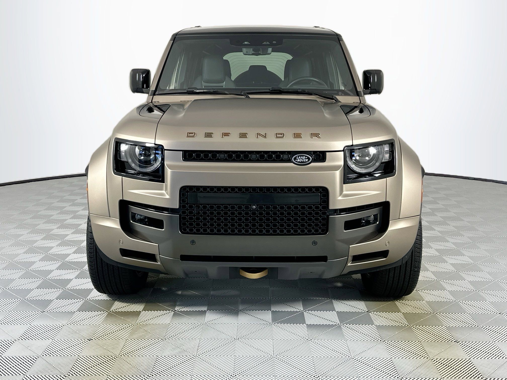 Used 2025 Land Rover Defender 110 image 2