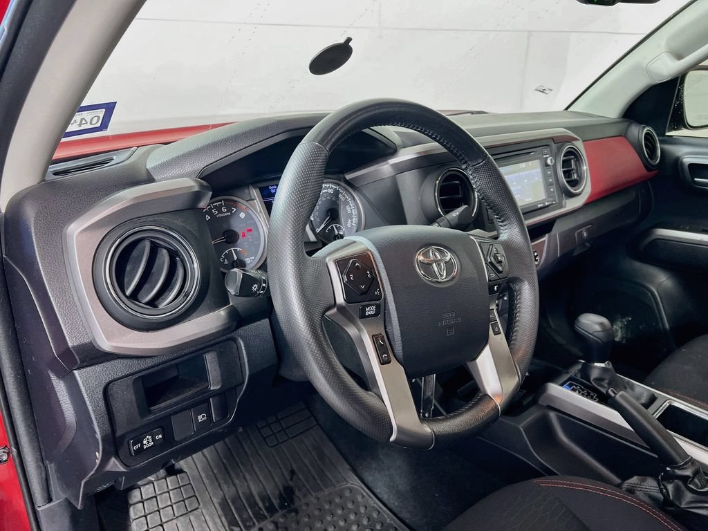 Used 2018 Toyota Tacoma SR5 RWD image 5