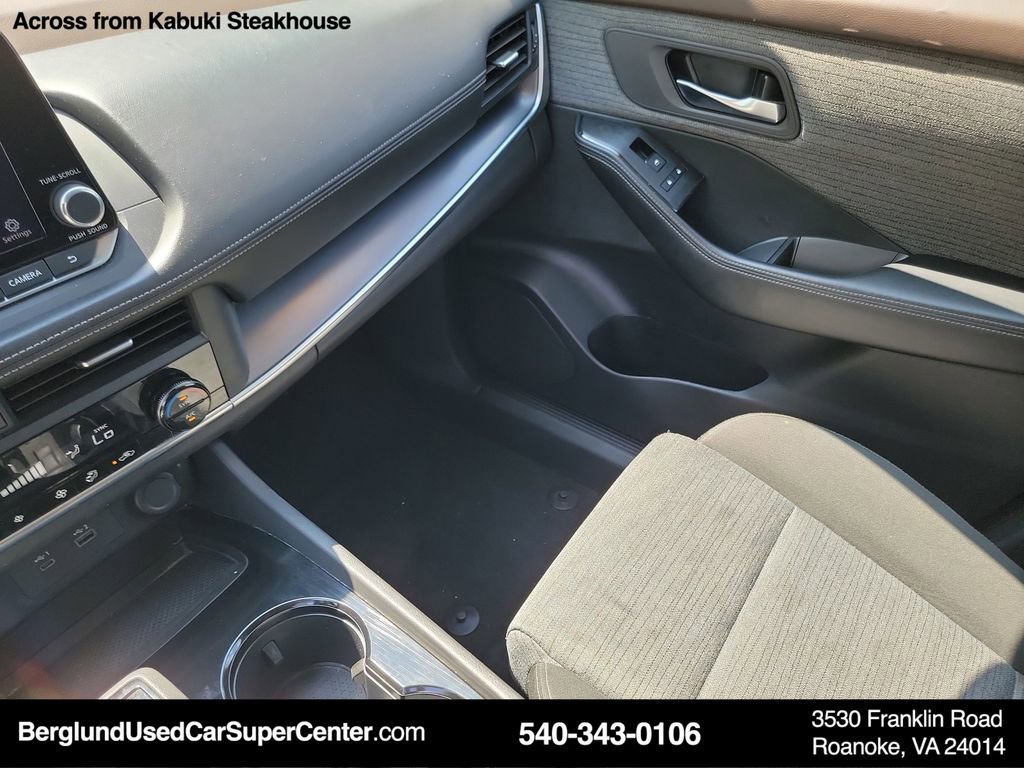 Used 2023 Nissan Rogue SV image 35