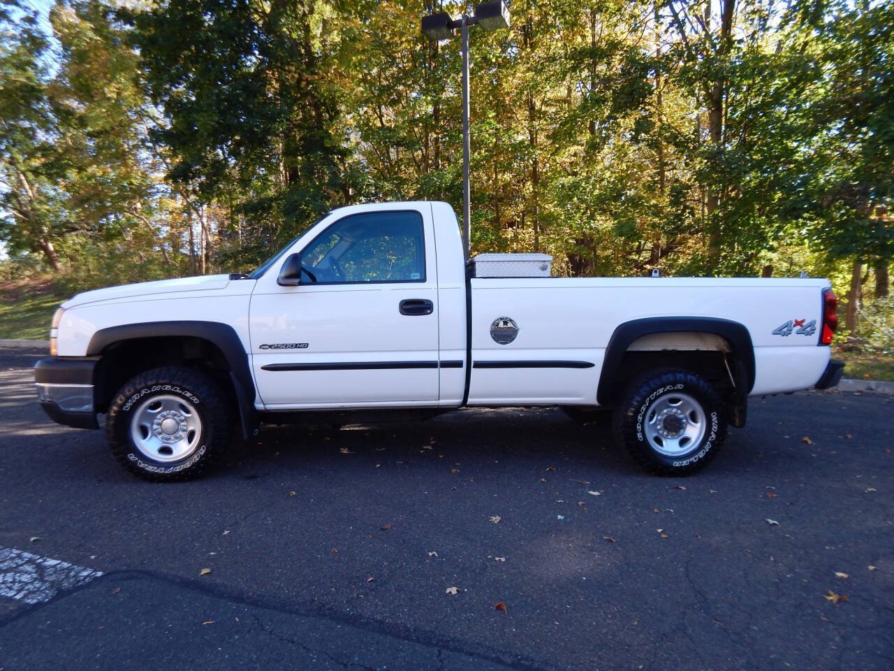 Used 2006 Chevrolet Silverado 2500 W/T w/ Snow Plow Prep Package AWD/4WD image 2