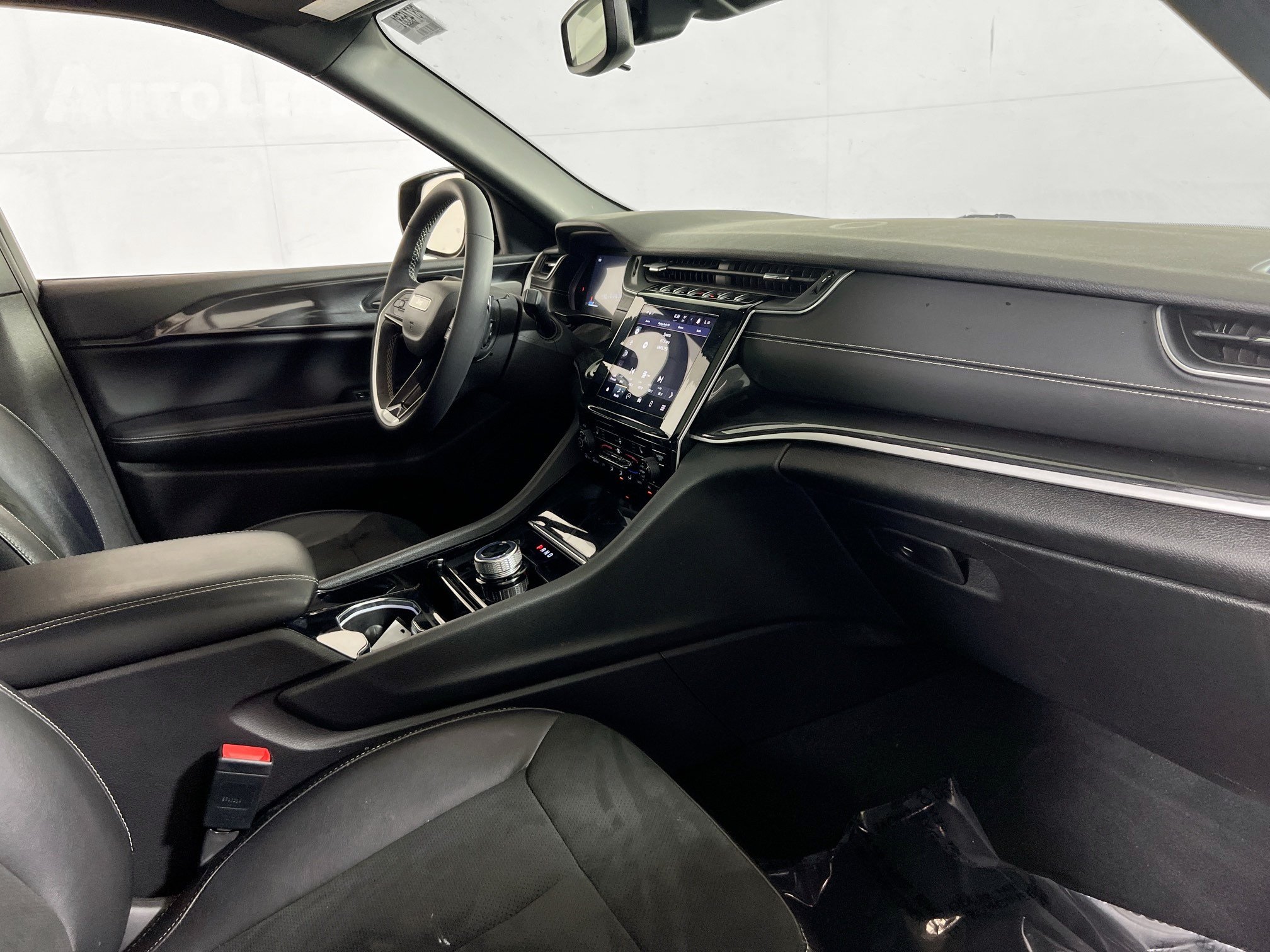 Used 2023 Jeep Grand Cherokee Altitude AWD/4WD image 28