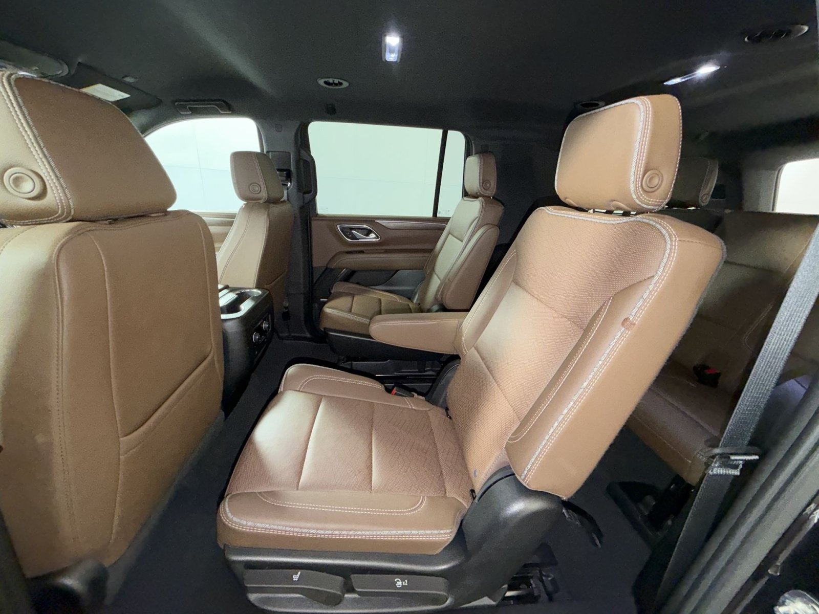 Used 2023 Chevrolet Suburban High Country AWD/4WD image 24