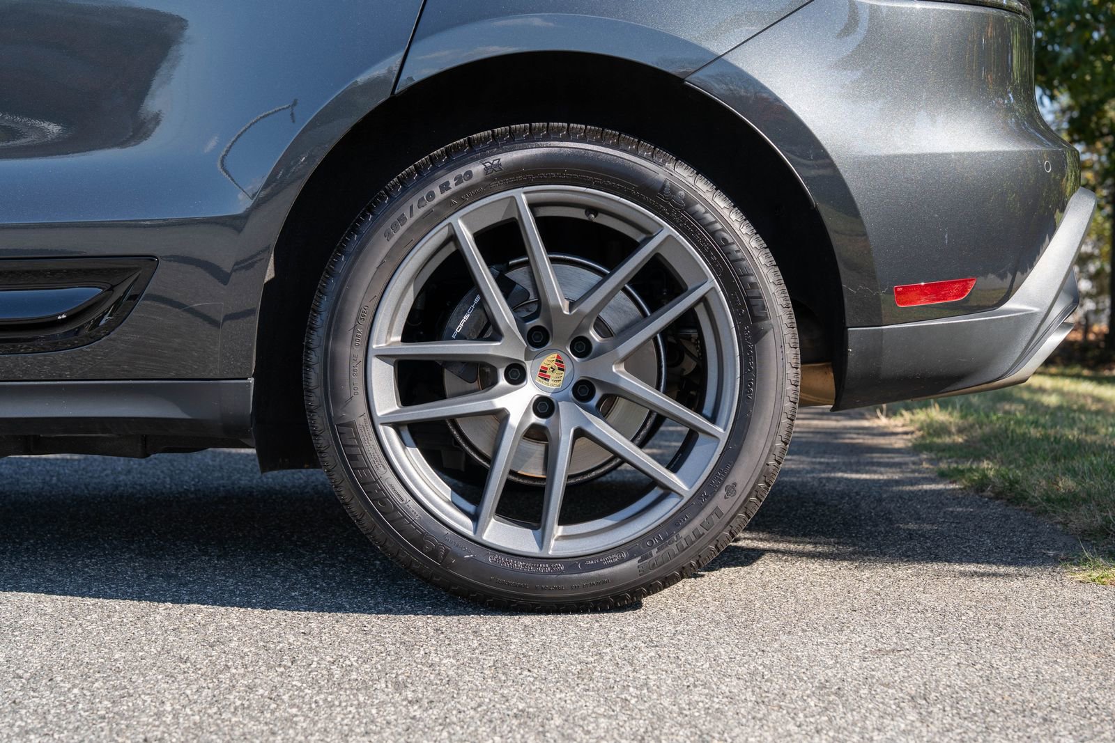 Certified 2025 Porsche Macan image 12