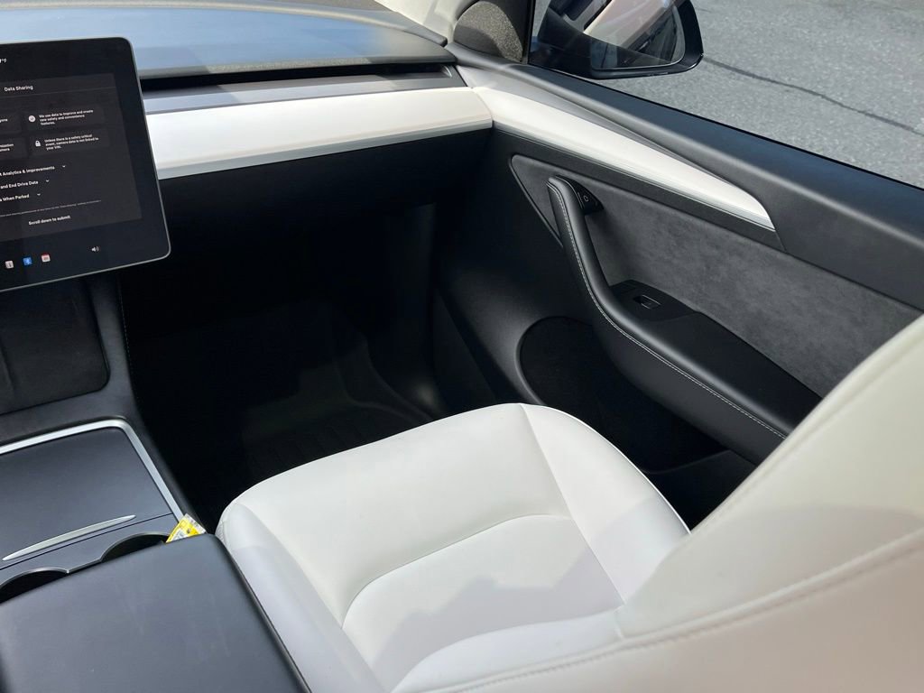 Used 2024 Tesla Model Y Long Range AWD/4WD image 20