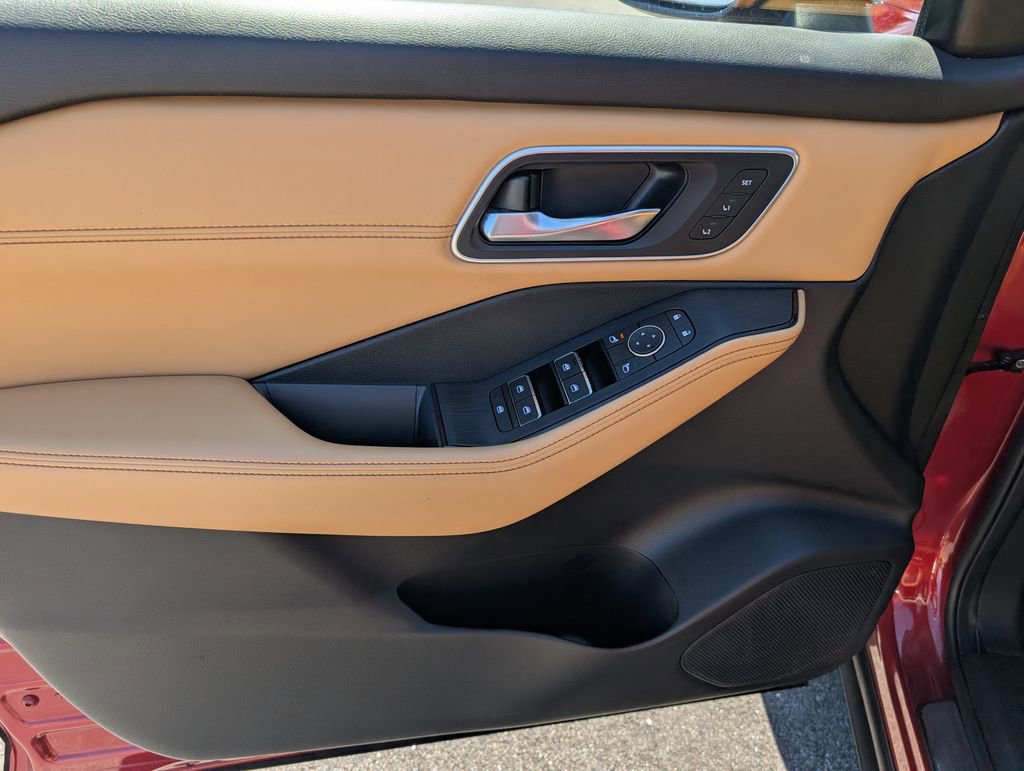 Used 2023 Nissan Rogue Platinum w/ Platinum Premium Package AWD/4WD image 15