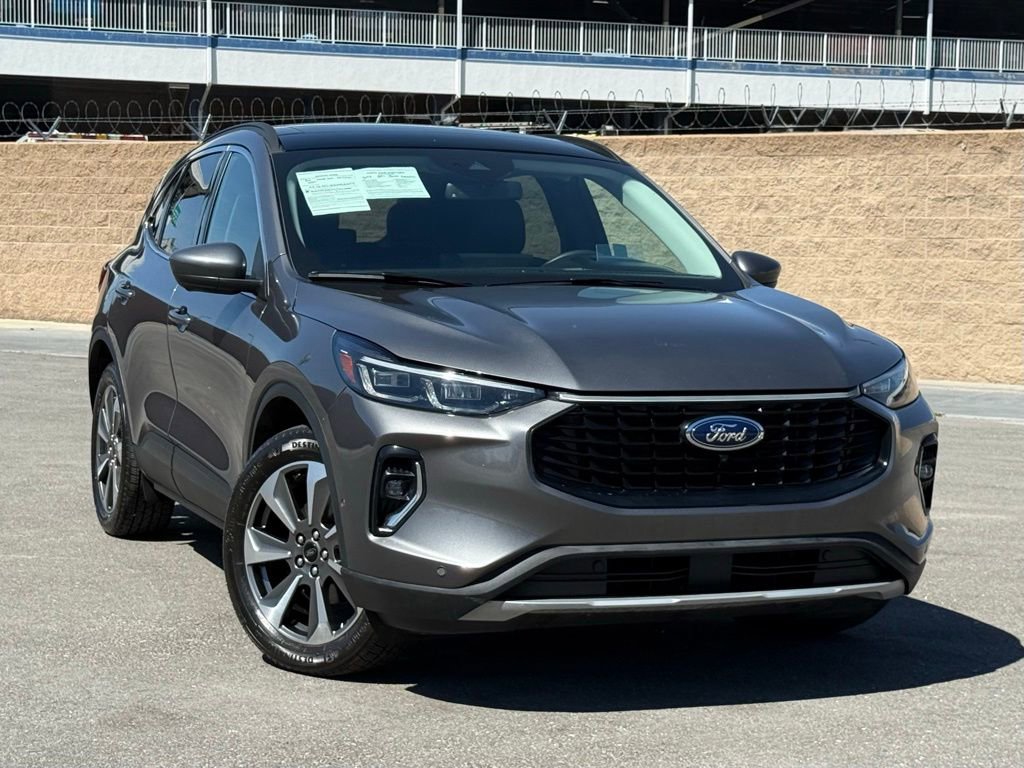 Certified 2023 Ford Escape Platinum w/ Premium Technology Package image 3