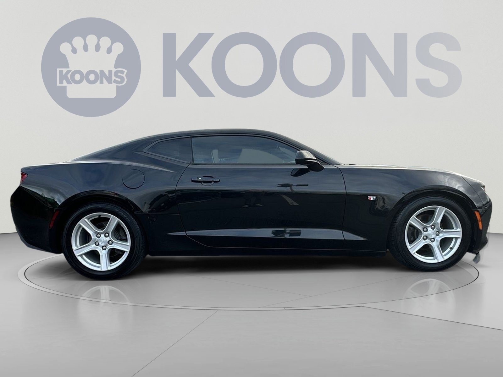 Used 2018 Chevrolet Camaro LT RWD image 12