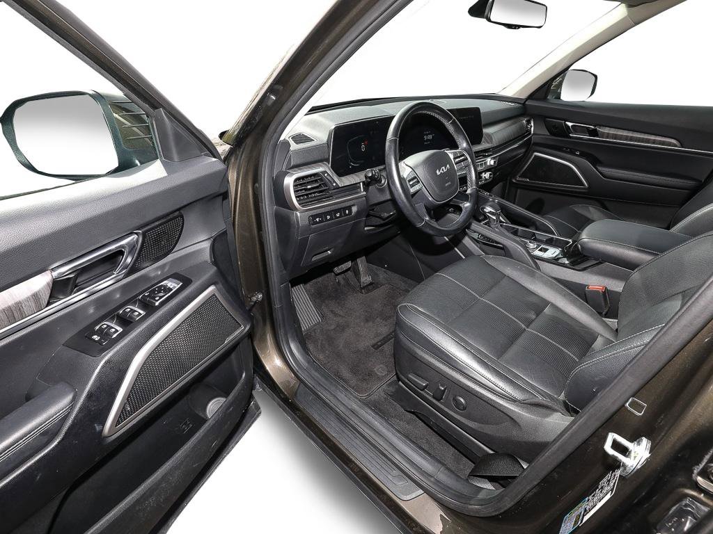 Used 2023 Kia Telluride EX w/ EX Captain's Chair Package AWD/4WD image 11