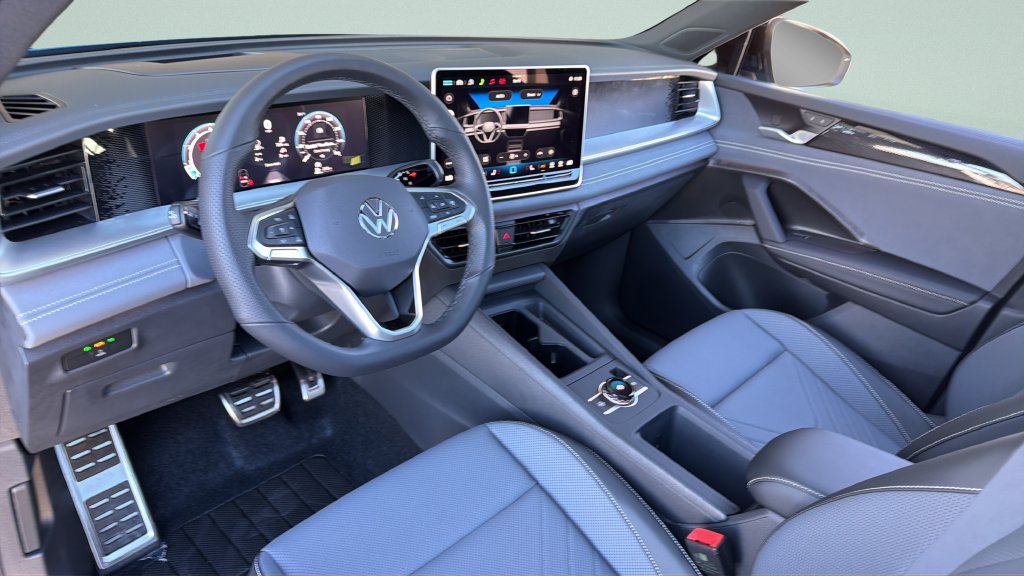 New 2026 Volkswagen Tiguan SE R-Line FWD image 33