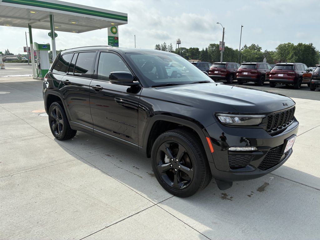 Used 2023 Jeep Grand Cherokee Limited w/ Black Appearance Package