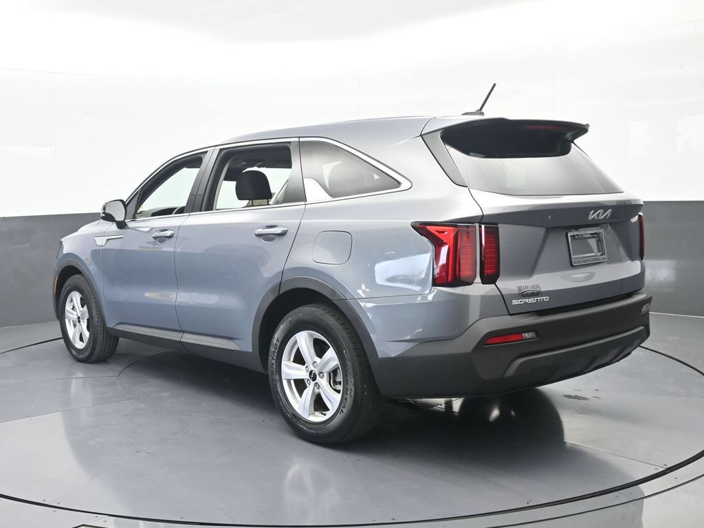 Used 2023 Kia Sorento LX FWD image 4