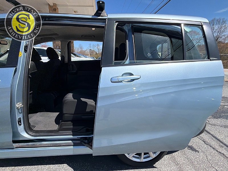 Used 2013 MAZDA MAZDA5 Touring w/ Moonroof & Audio Pkg image 13