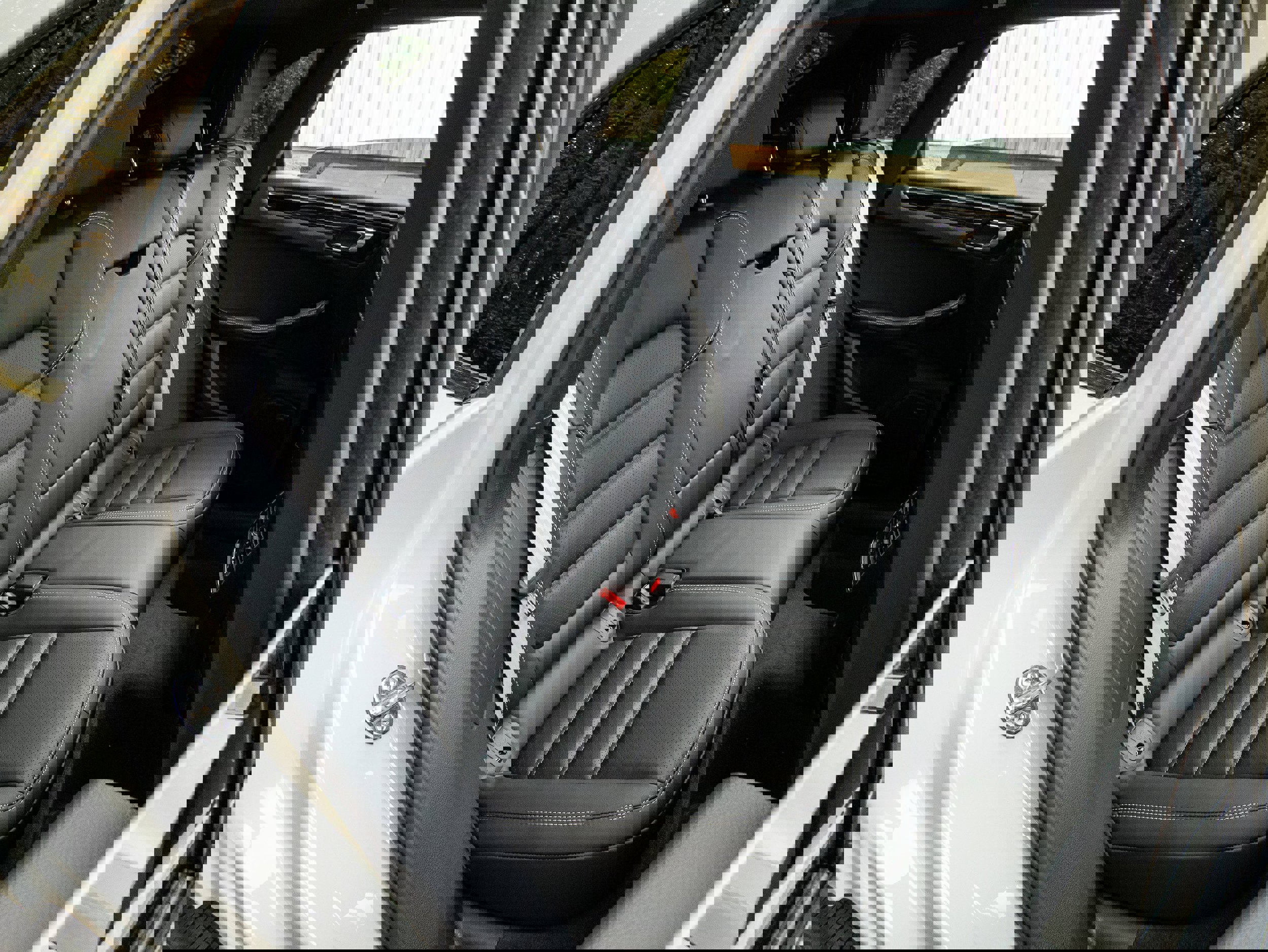 New 2026 Porsche Macan Turbo image 44