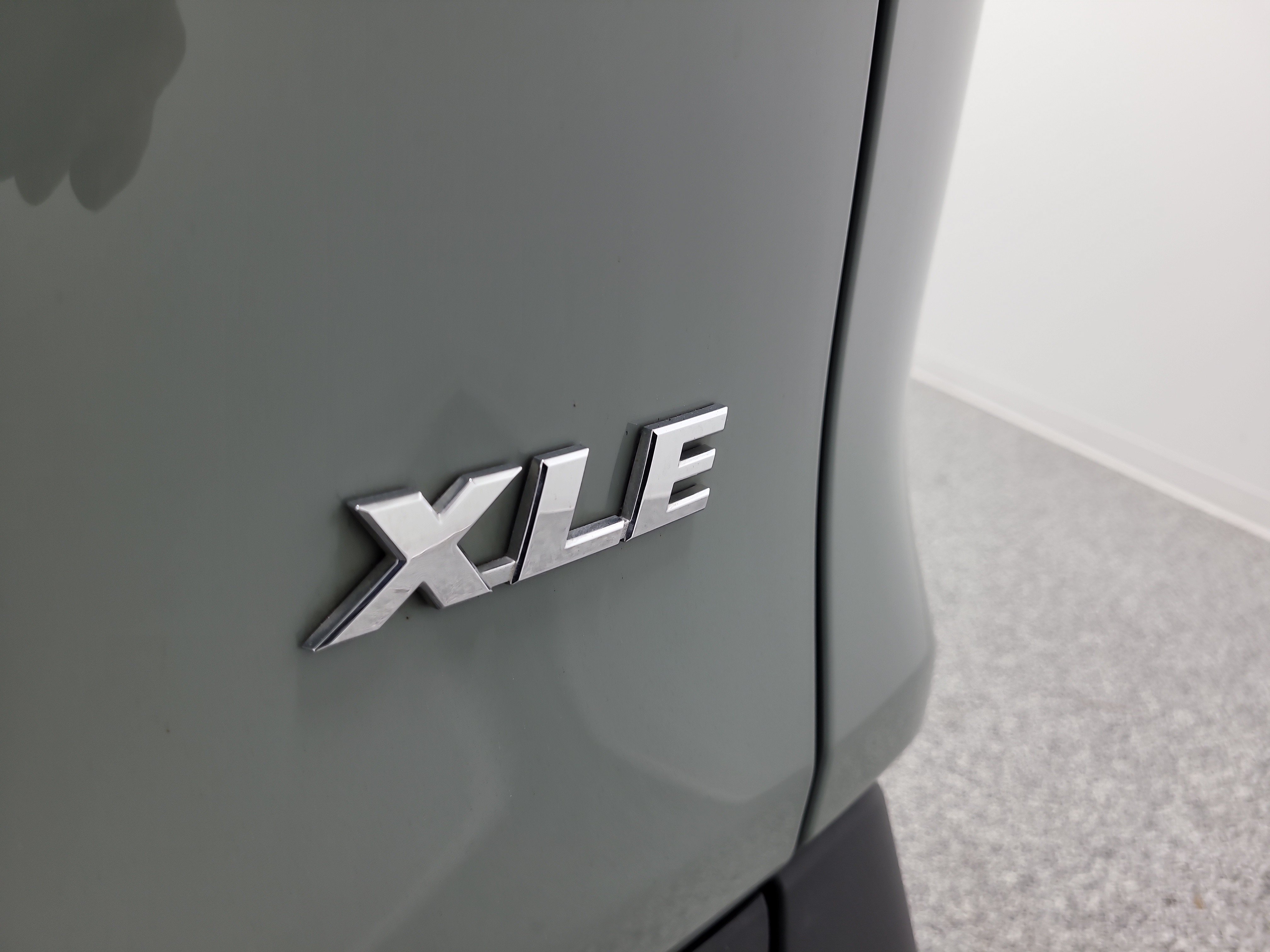 Used 2022 Toyota RAV4 XLE Premium FWD image 6