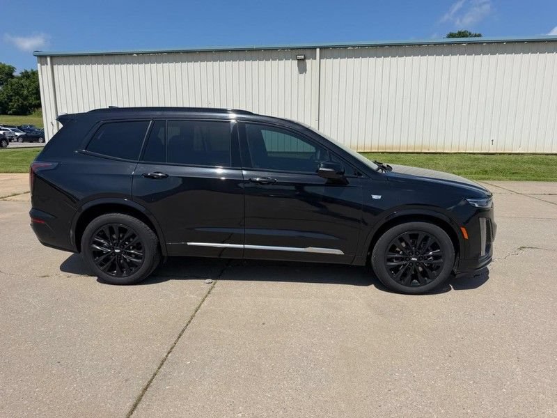 Used 2021 Cadillac XT6 Sport w/ Platinum Package AWD/4WD image 2