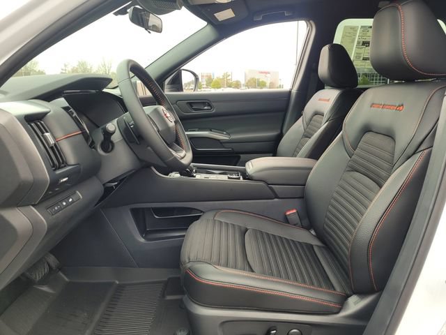 New 2026 Nissan Pathfinder Rock Creek w/ Rock Creek Premium Package AWD/4WD image 9