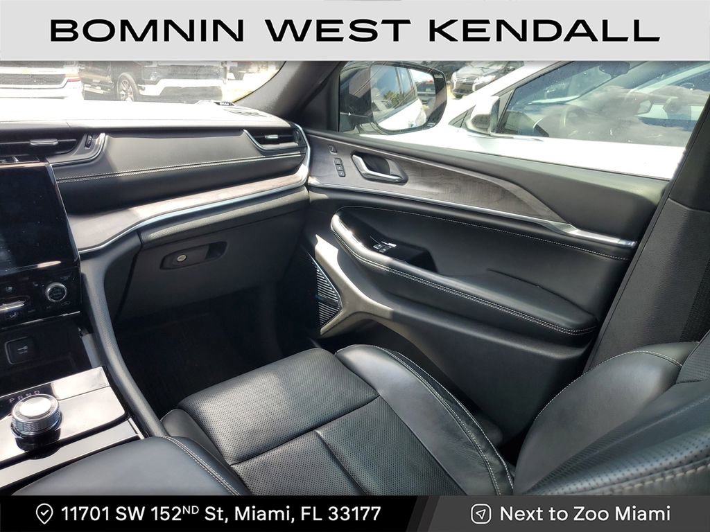 Used 2023 Jeep Grand Cherokee Overland w/ Luxury Tech Group IV image 15