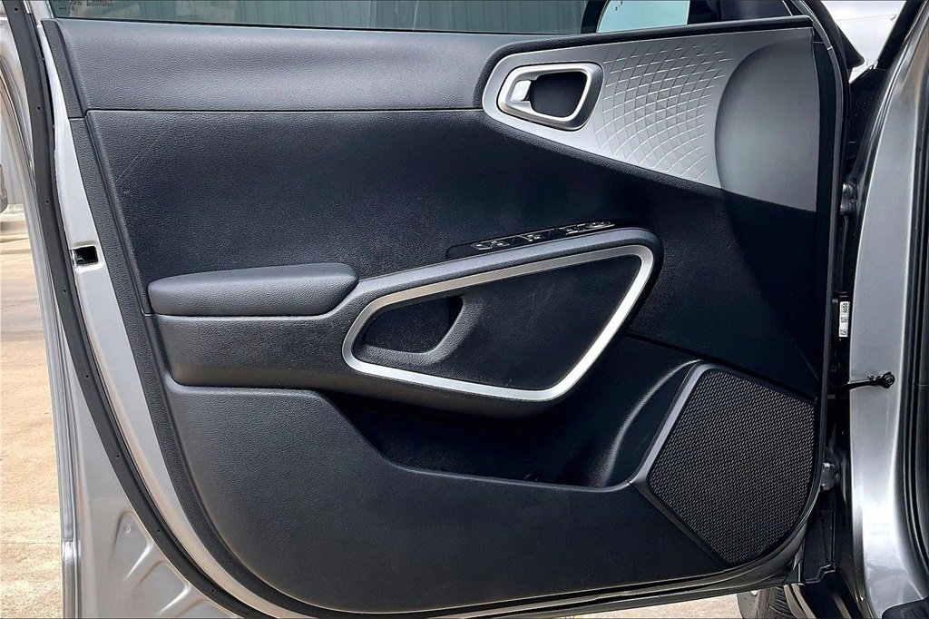 Certified 2022 Kia Soul LX w/ Technology Package image 22