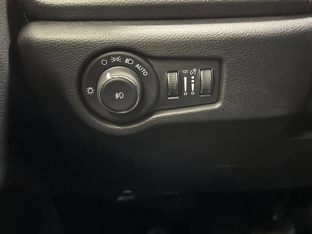 Used 2024 Chrysler Pacifica Limited w/ S Appearance Package image 24