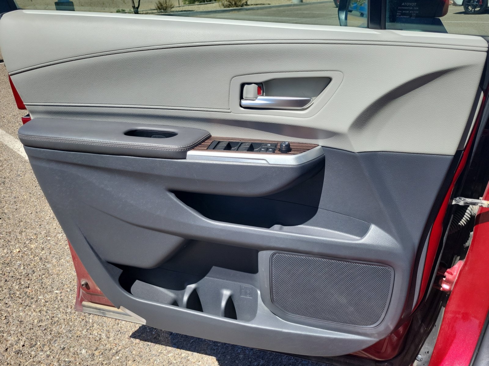 Used 2023 Toyota Sienna XLE FWD image 17