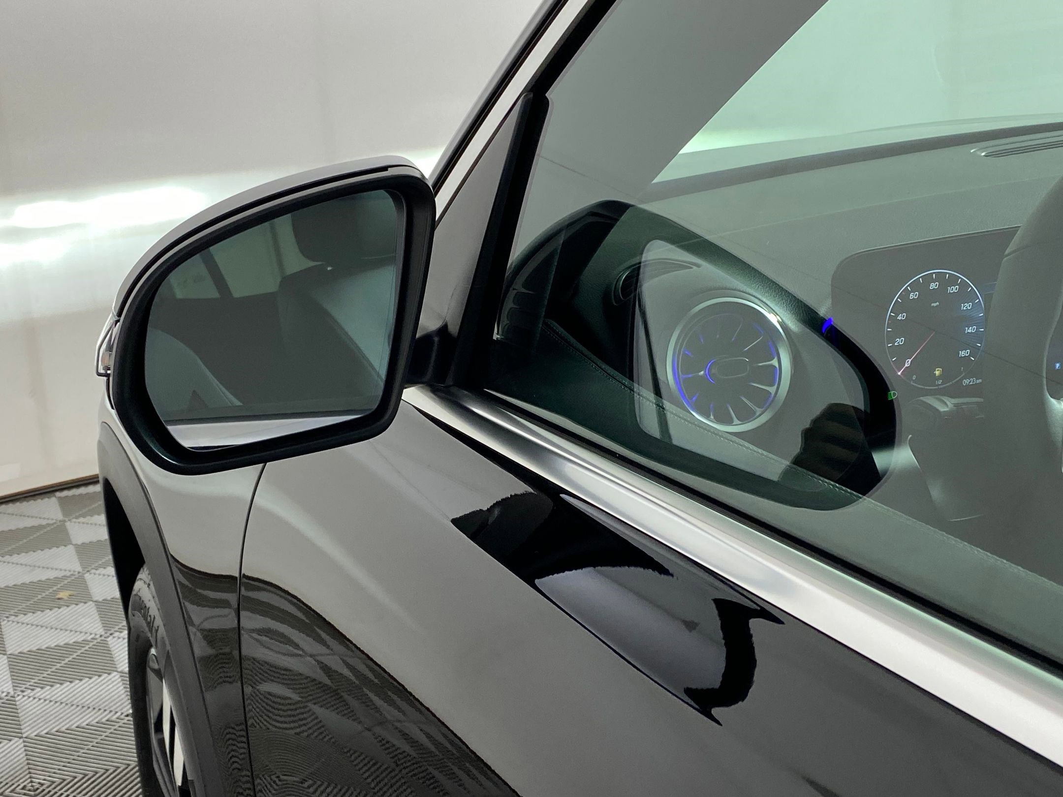 New 2025 Mercedes-Benz GLB 250 4MATIC image 21