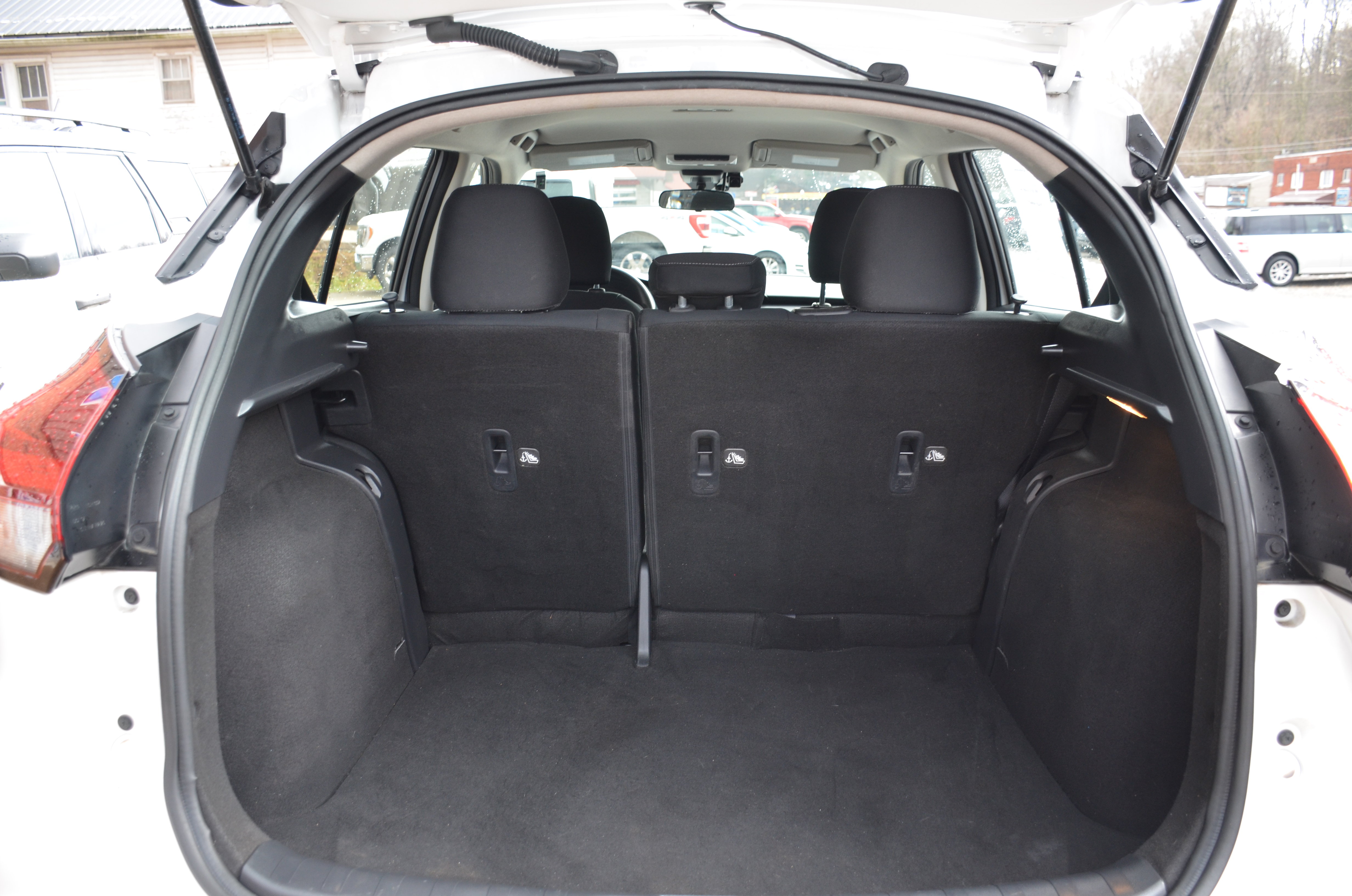 Used 2022 Nissan Kicks S FWD image 17