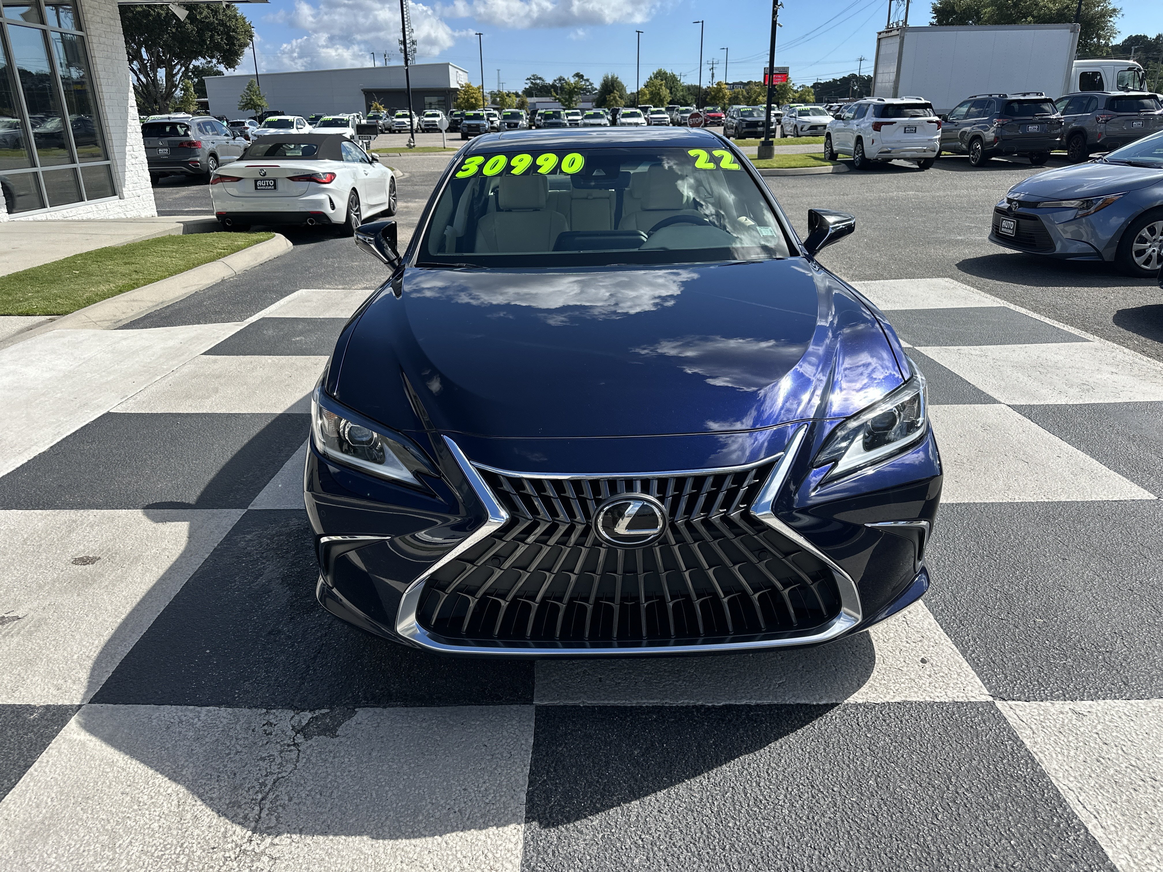 Used 2022 Lexus ES 250 w/ Premium Package AWD/4WD image 2