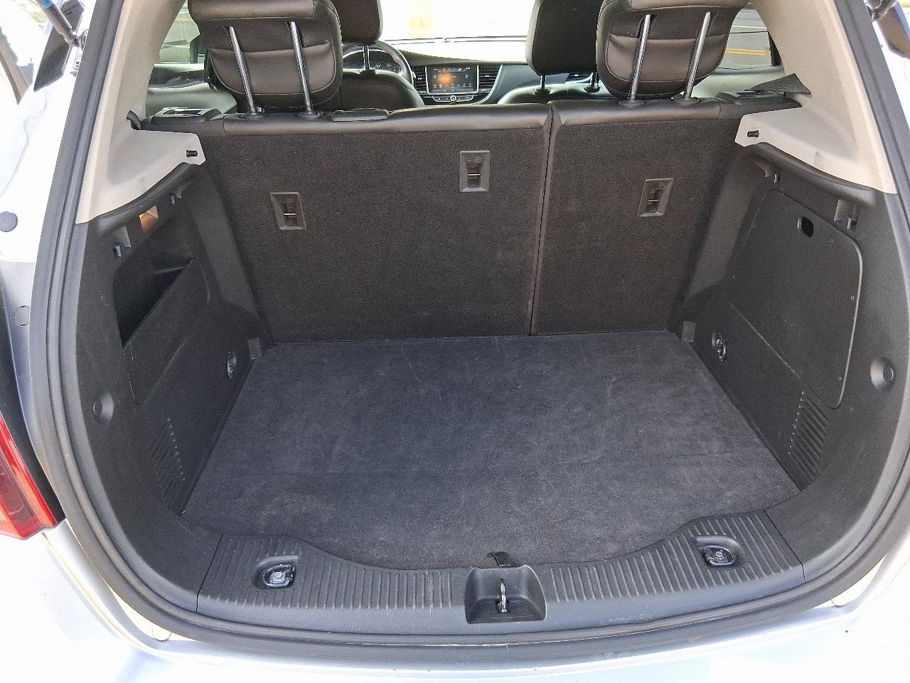 Used 2018 Buick Encore Essence FWD image 16