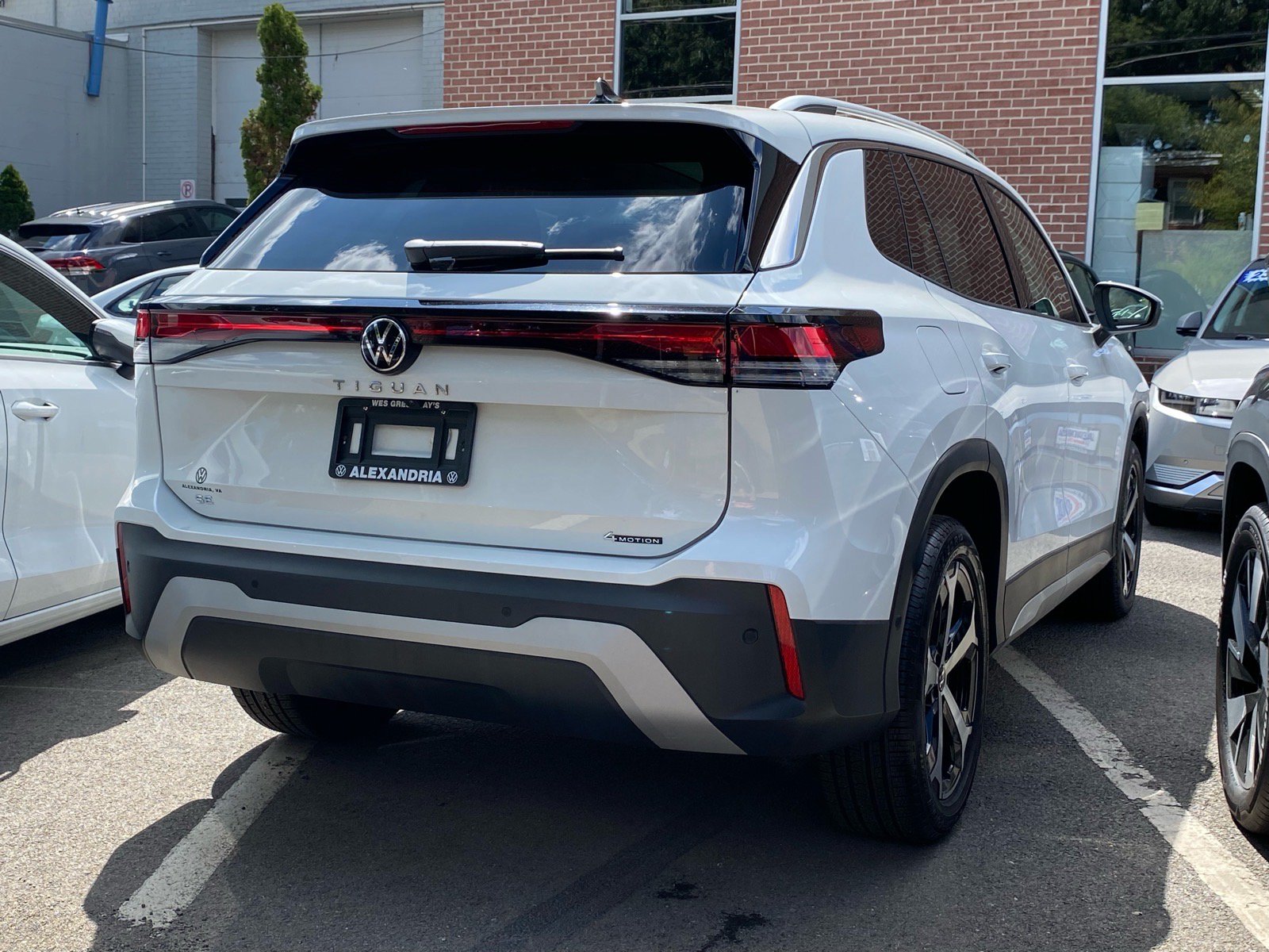 Certified 2026 Volkswagen Tiguan SE AWD/4WD image 2