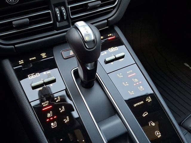 Certified 2026 Porsche Macan AWD/4WD image 19