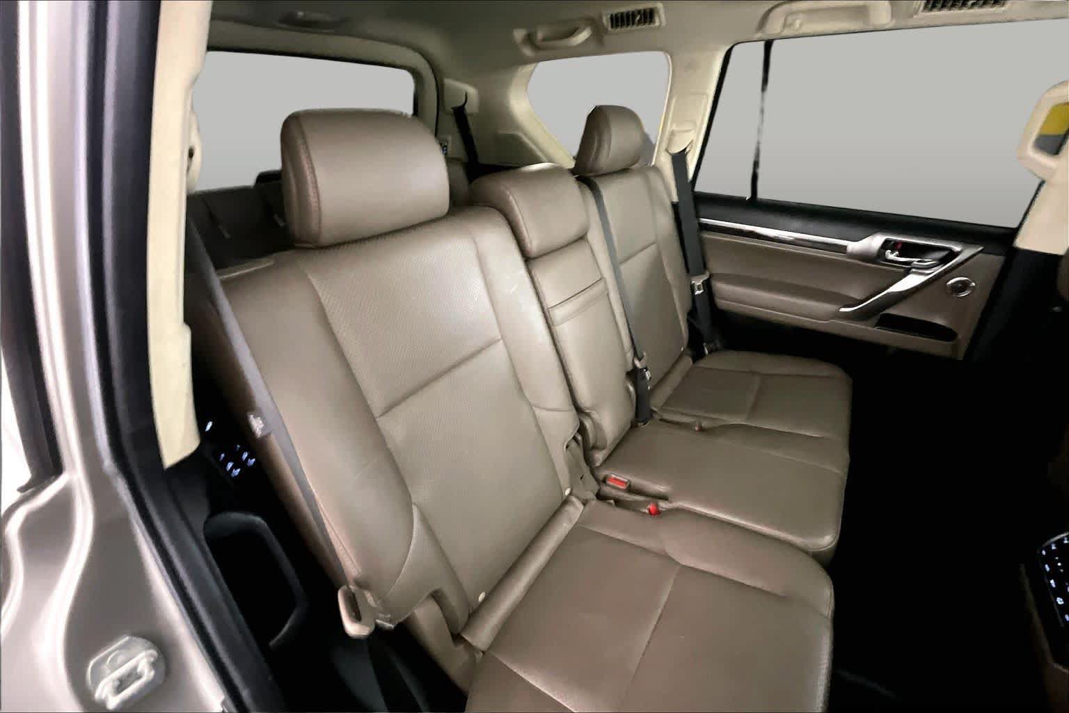 Used 2022 Lexus GX 460 Luxury w/ Accessory Package AWD/4WD image 19