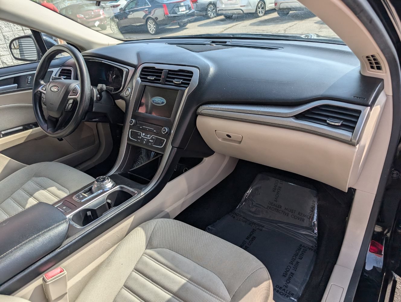 Used 2017 Ford Fusion SE FWD image 13