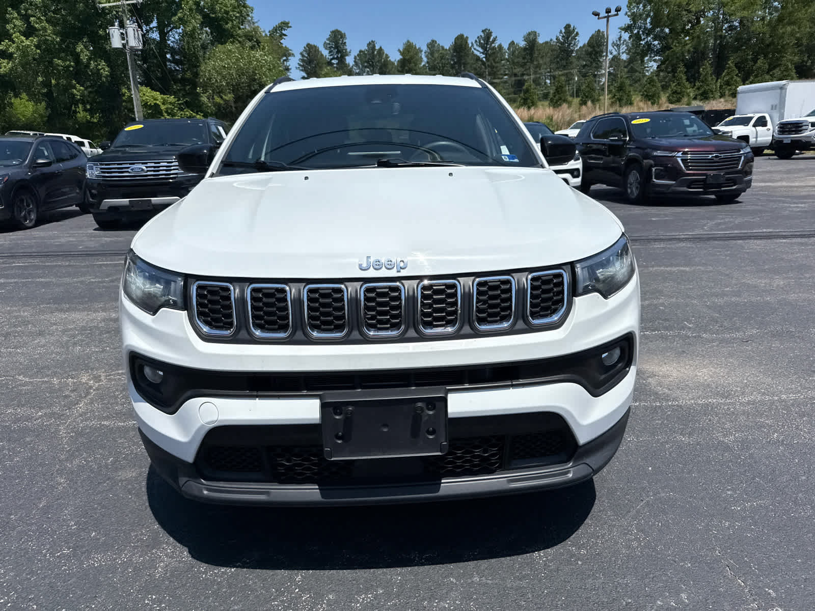 Used 2024 Jeep Compass Latitude AWD/4WD image 3
