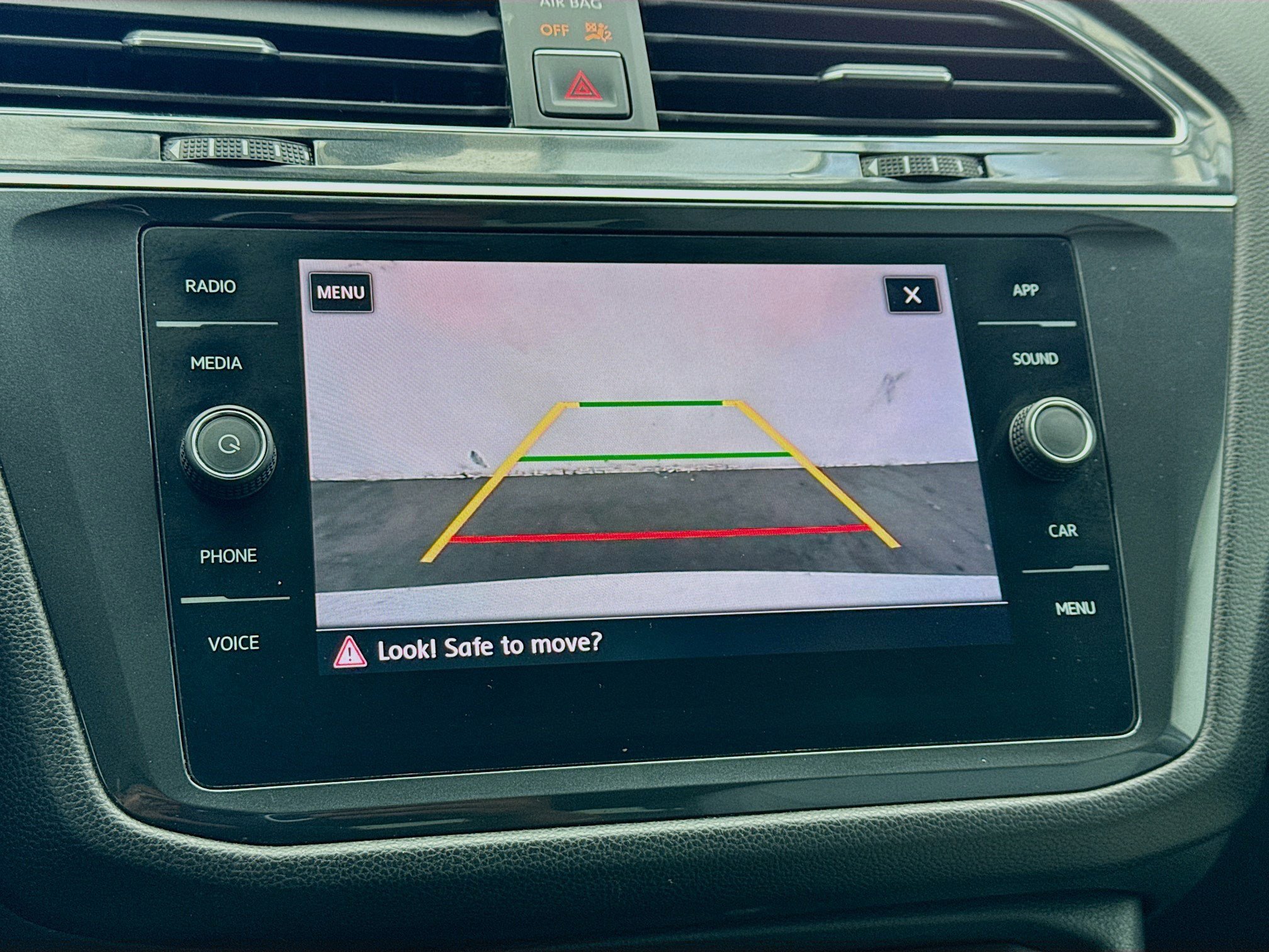 Used 2018 Volkswagen Tiguan SE w/ Panoramic Sunroof Package AWD/4WD image 10